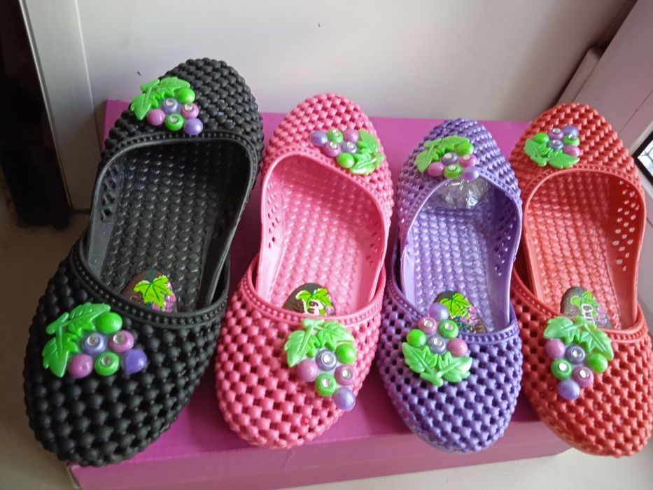 Продам детские шлепки