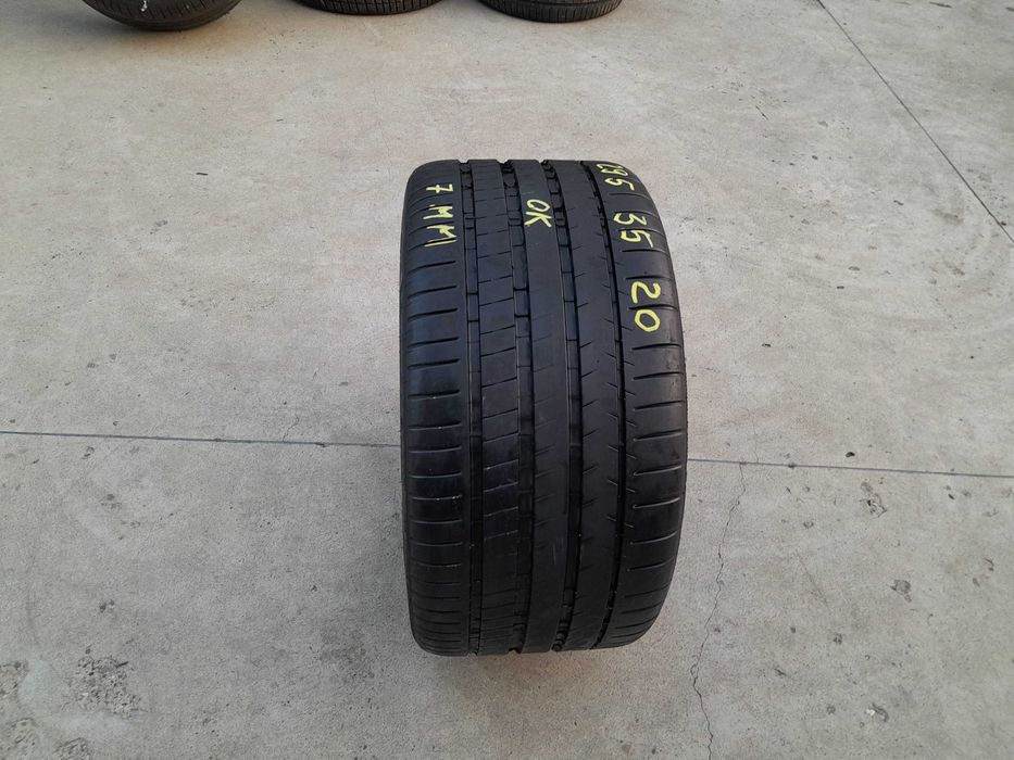 O anvelopa de vara 295 35 20 michelin super sport profil de 7 mm