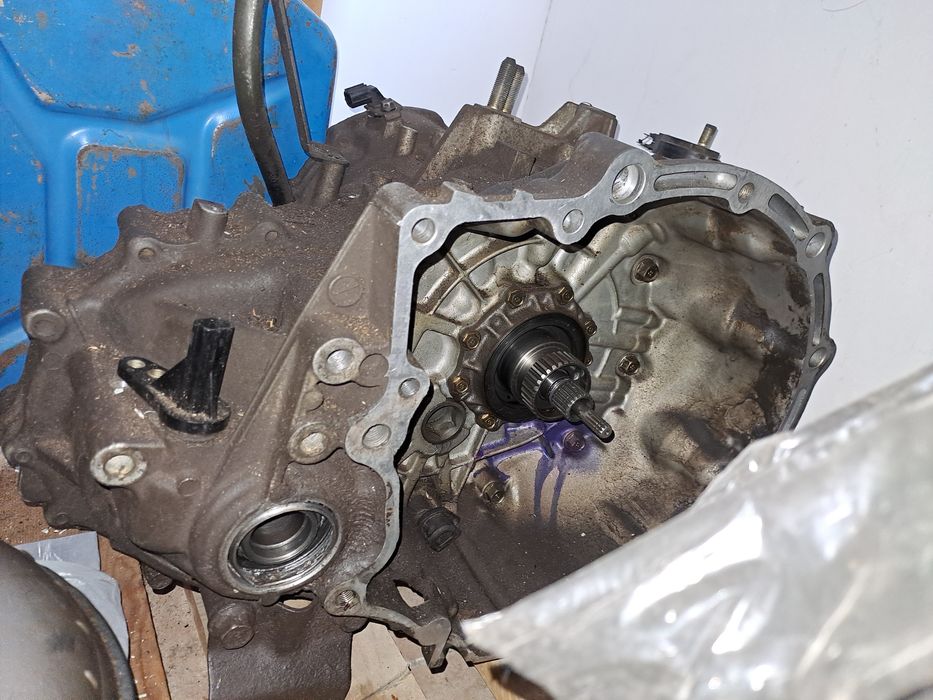 Продаётся акпп на автомашину мазда кроунос.