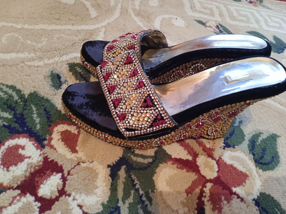 Tufli basanochka tapochka sotiladi