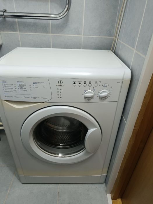 Продам машинку автомат Indesit