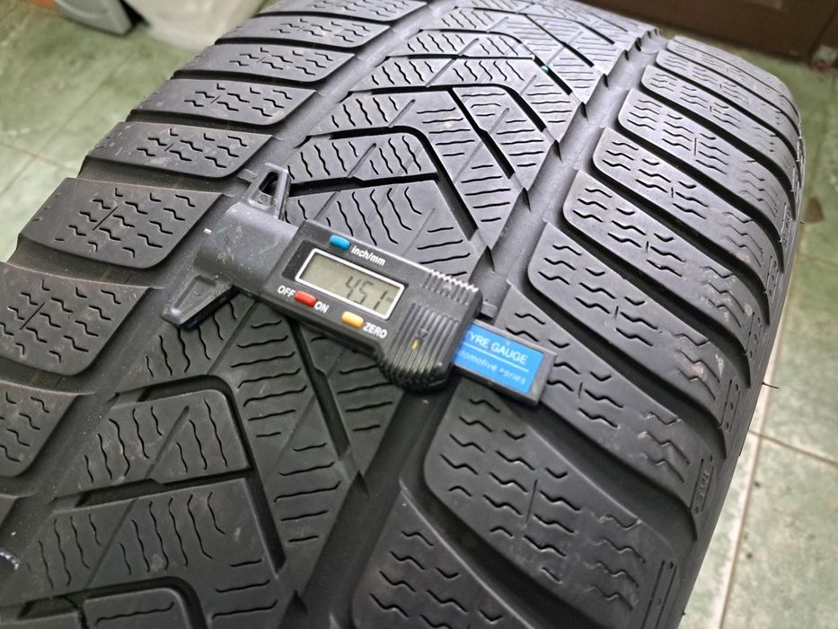 Anvelope desperecheate 225/65 R17 Michelin și Pirelli