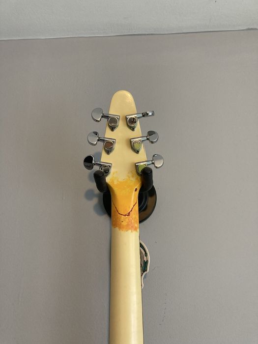 James Hetfield Flying V електрическа китара