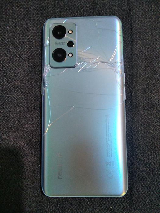 Realme GT Neo2 cu displayul spart. Telefon pentru piese. Placa este ok