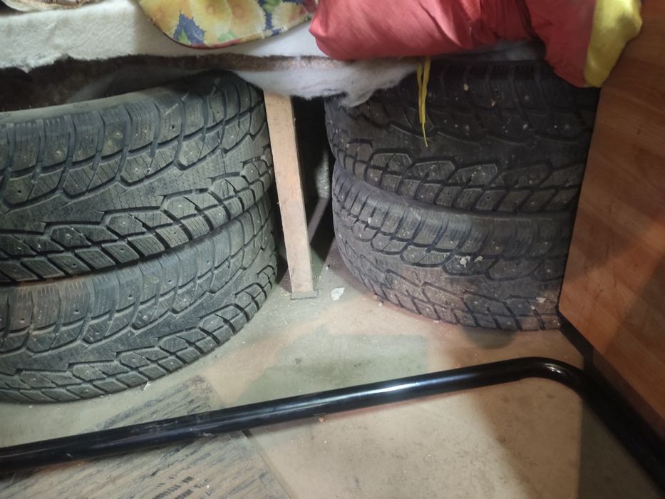 Зимние шины 235/55/18