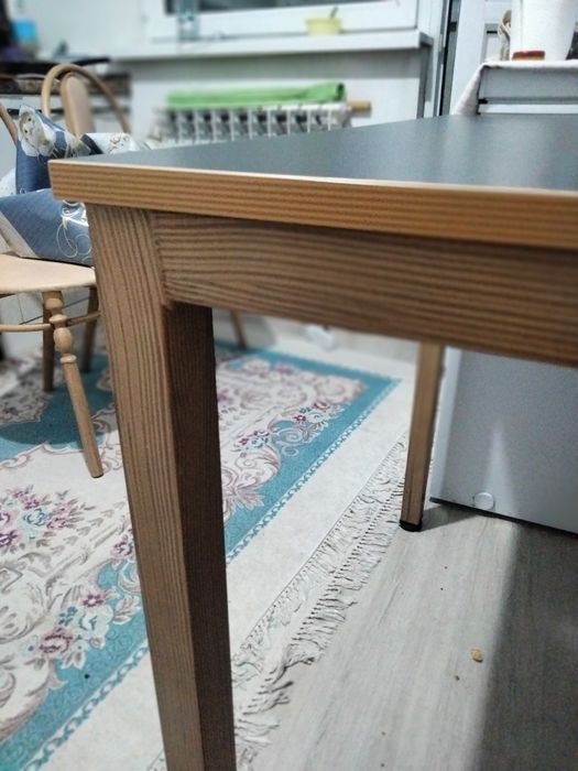 Продам стол обеденный