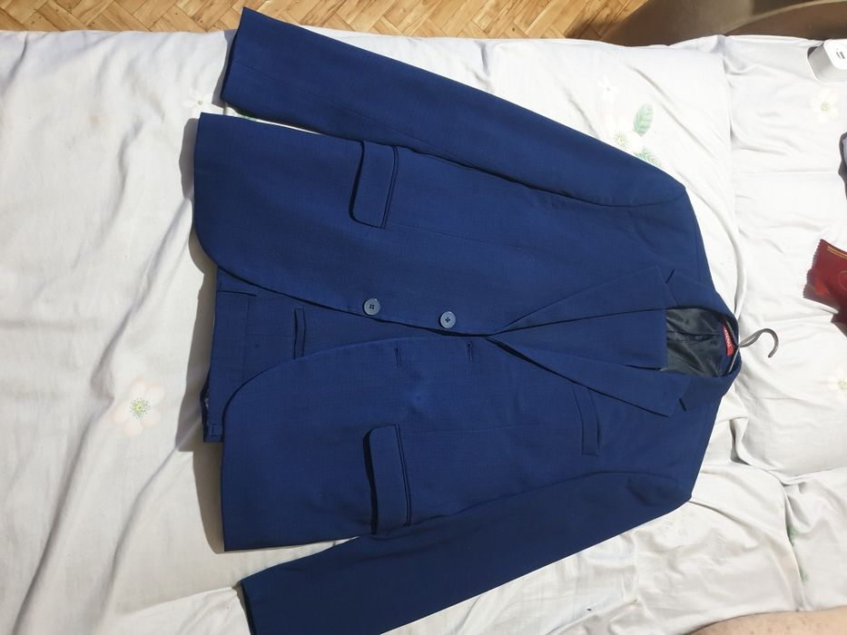 Продам костюм классический