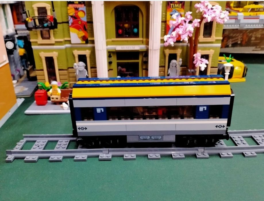 Lego 60197 și 60337 vagon pasageri