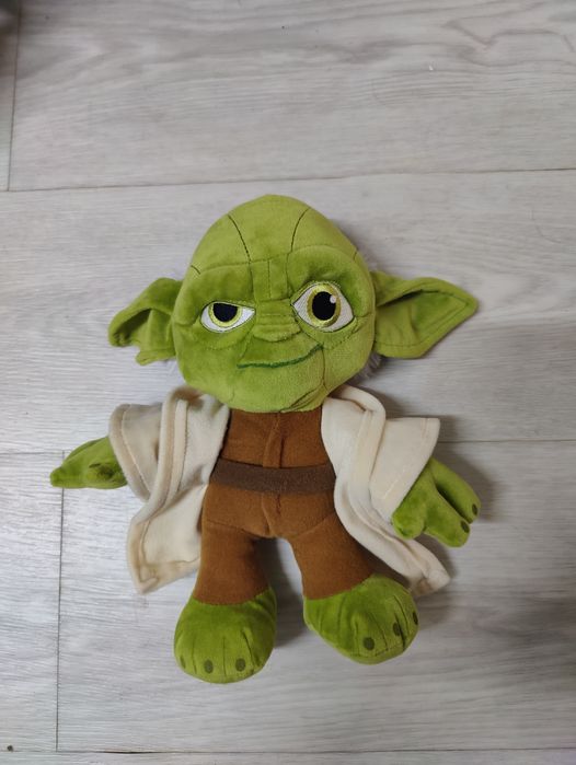 Baby Yoda și Maestrul Yoda din Star wars.