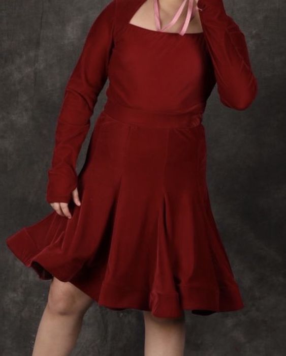 Продам рейтинговые платья 140-160 размер