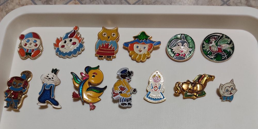 Продам значки разные