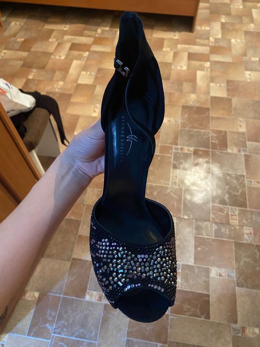 Продам туфли женские