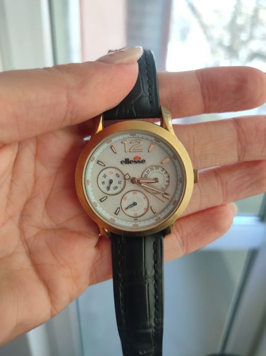 Часовник ellesse оригинален златен