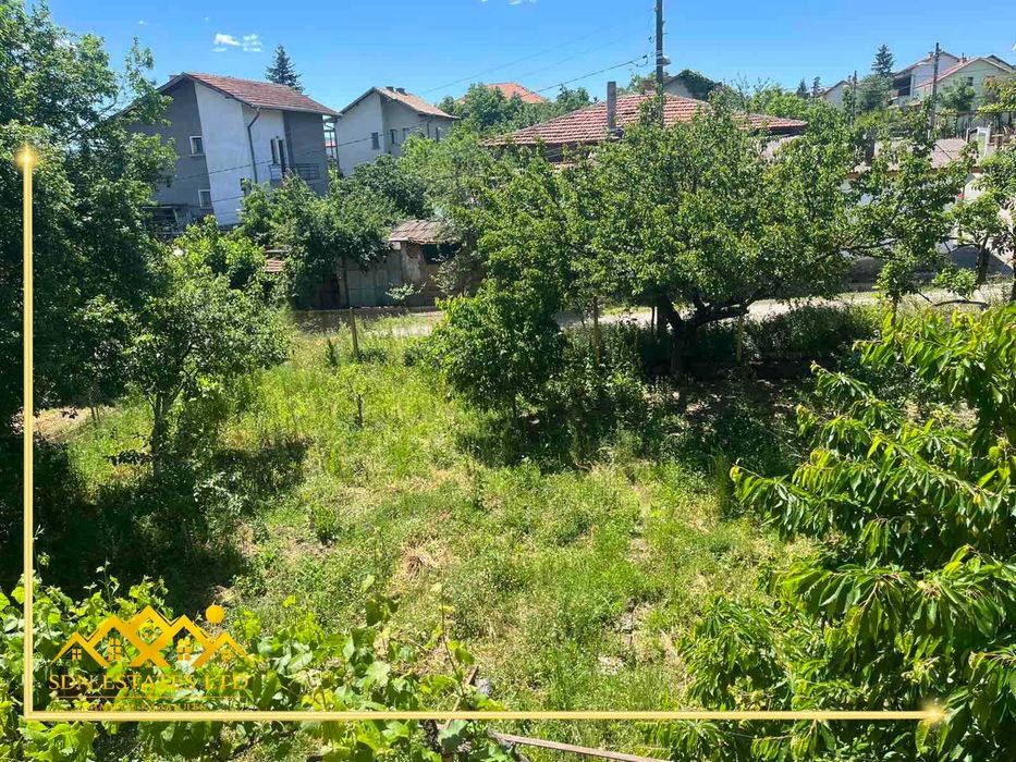 Двуетажна монолитна къща с двор 620 кв.м. в гр. Павел баня | 4 спални | 170 000 €