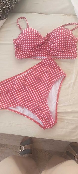 Нов бански с висока талия