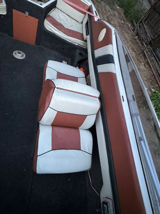 Barca Bayliner Capri 7,3m SUA Cabinata 6locuri
