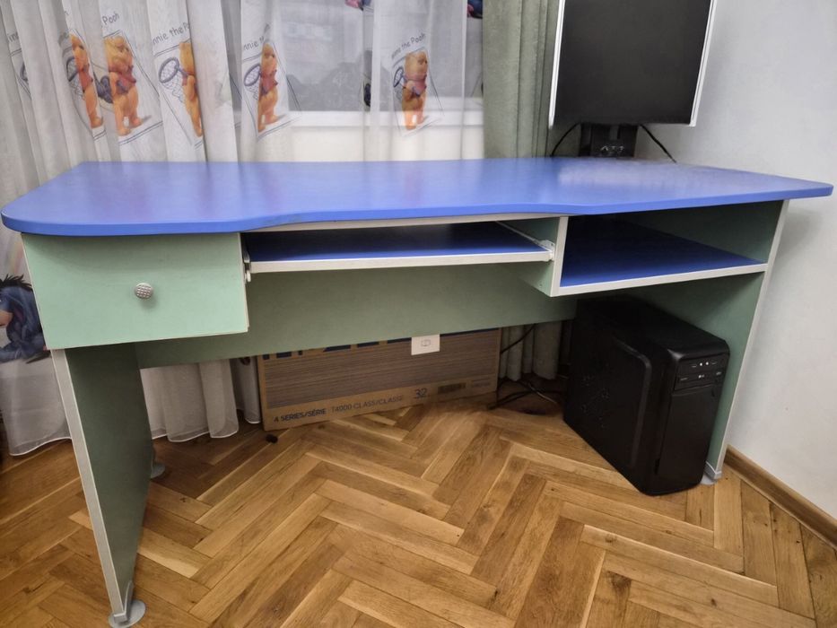 Ученическо дървено бюро