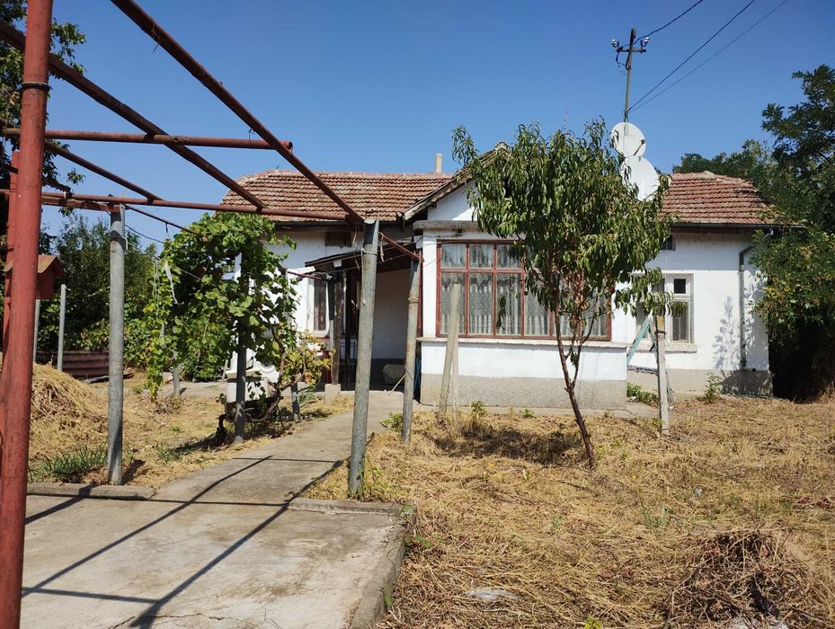 Продавам къща в село Попица
