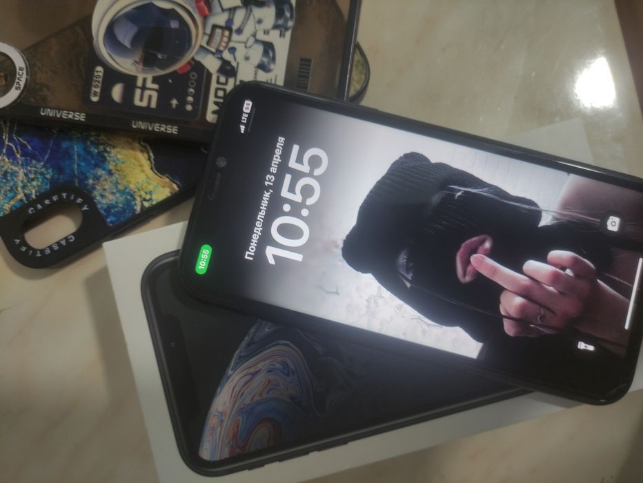 Продам iPhone XR