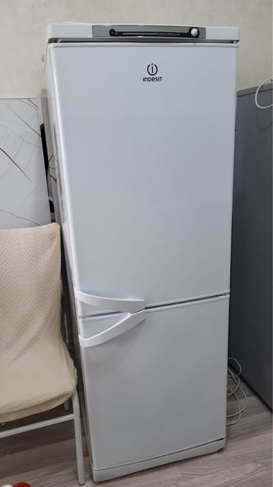 Холодильник Indesit