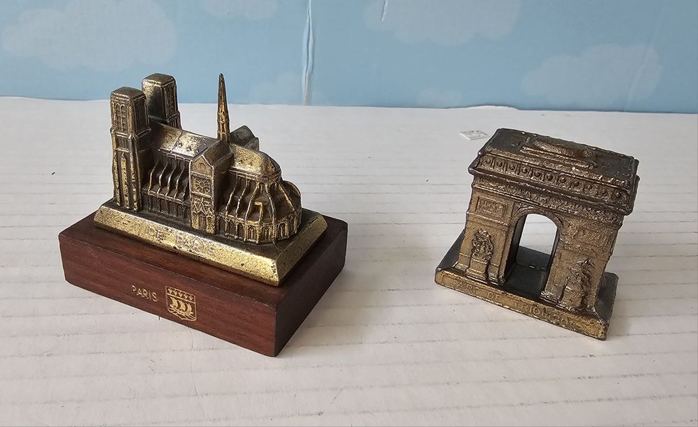 Lot machete ale unor construcții celebre