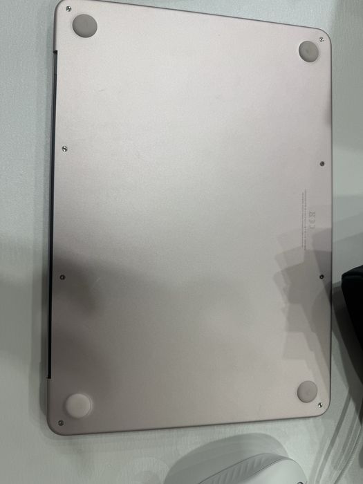 Продам MacBook Neo 13" (розовый)