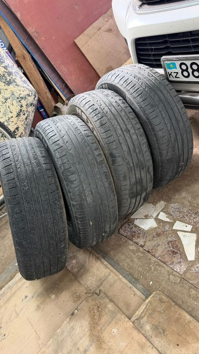 Продам комплект летних шин 215/65. R16