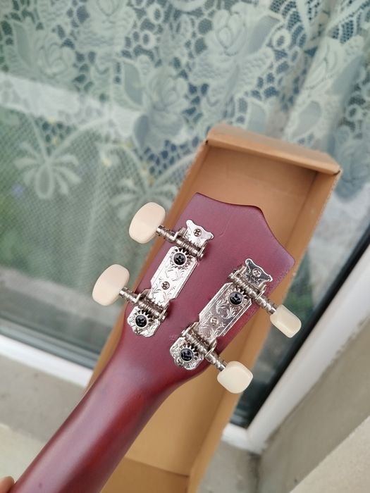 Vând Ukulele nou