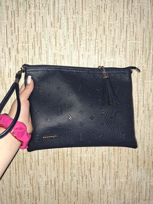 Удобна чанта в син цвят - MANGO