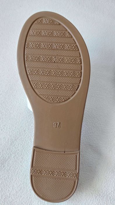 Чисто нови дамски чехли "Paolo Botticelli" от бяла еко кожа. Размер 37