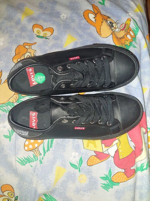 LEVIS нови оригинални 37н