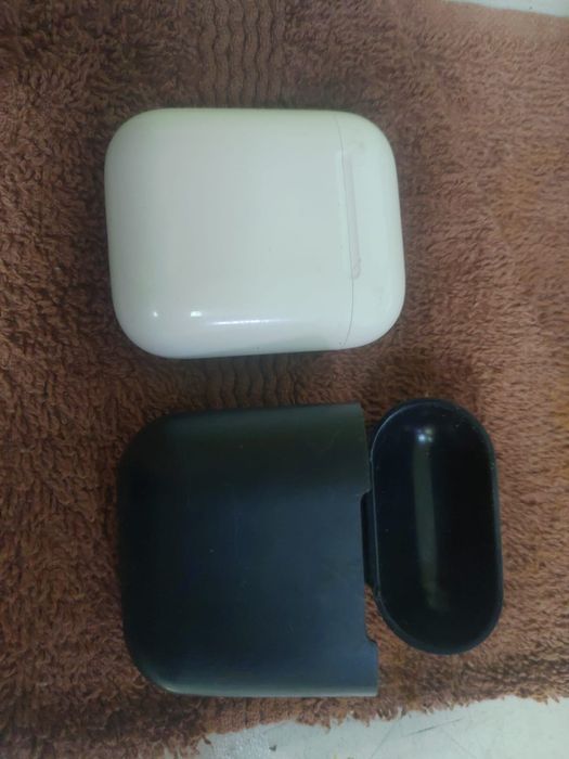 Продам наушники airpods