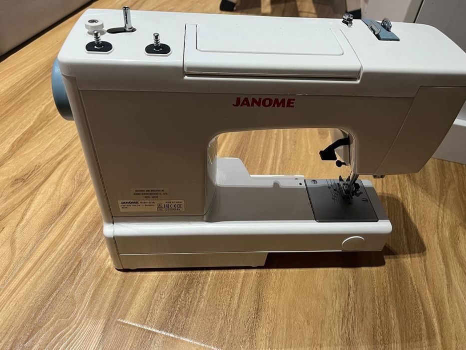 Тикув мошина сотилади срочна йенги