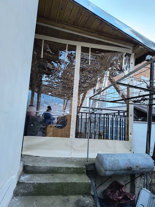 Ветроупорни завеси за навеси