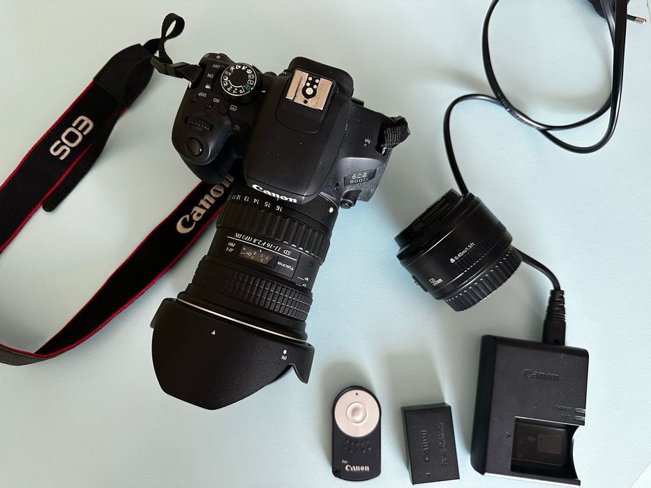 Фотоапарат Canon EOS 800D +2 обектива+ аксесоари