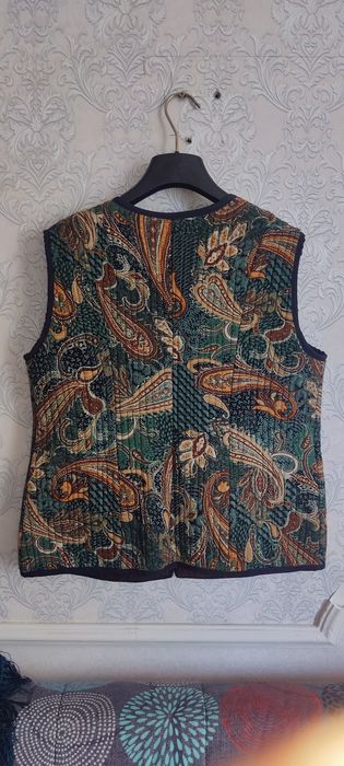 Утеплённая жилетка