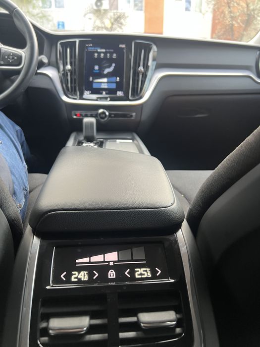 Volvo V60   B4 ,2.0 Mild Hybrid 197cp