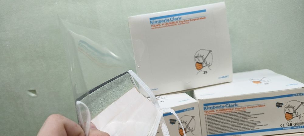 Маска с защитным экраном хирургическая медицинская Kimberly Clark