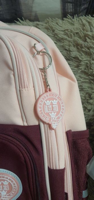 Продам качественный школьный рюкзак.Спинка плотная