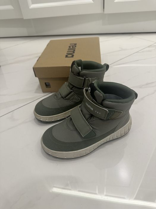 Продам детские ботинки