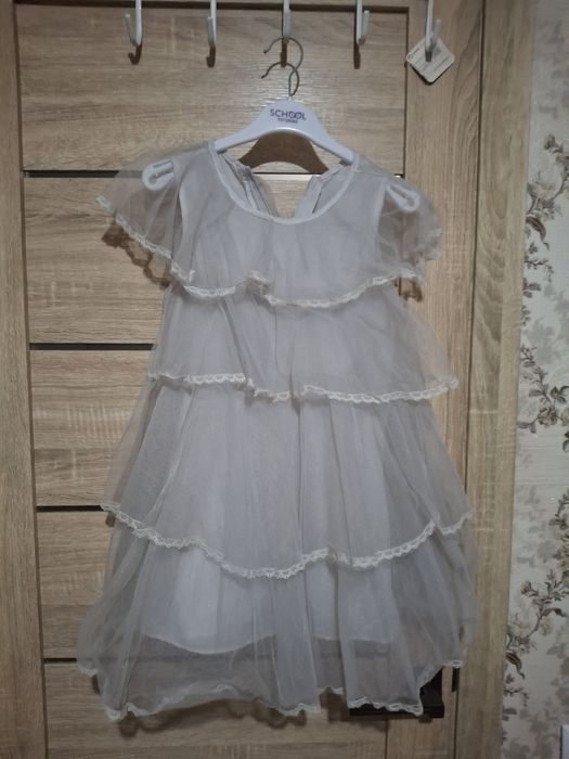 Платье детское серого  цвета с воланами