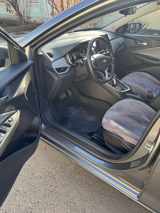 Продаю Onix premiere 5 позиция 2024 год , пробег 24 тыс км