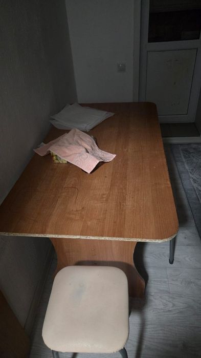 Кухонный стол со стульями