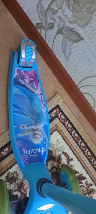 Продам детский самокат Frozen