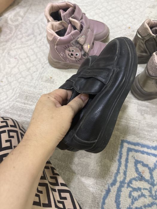 Аяқ киімдер 2000 тг