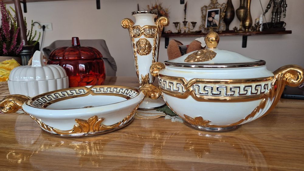 Decorațiune deosebită pe masă grădină din ceramică porțelanată, fabricație Italia.