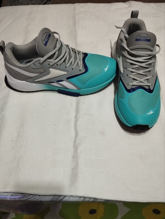 Продается мужская обувь 39 40 размера.