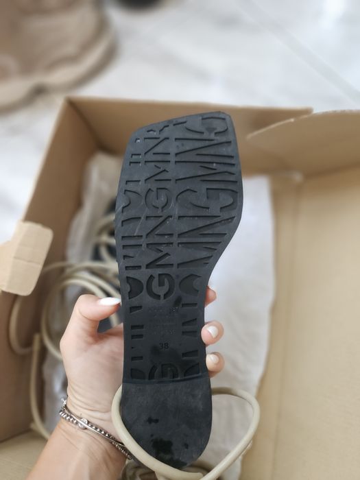 Сандали на Mango