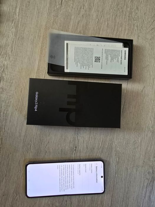 Galaxy Z Flip 4, 8 GB
