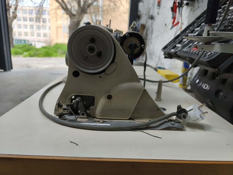 Професионална едноиглова права шевна машина Juki